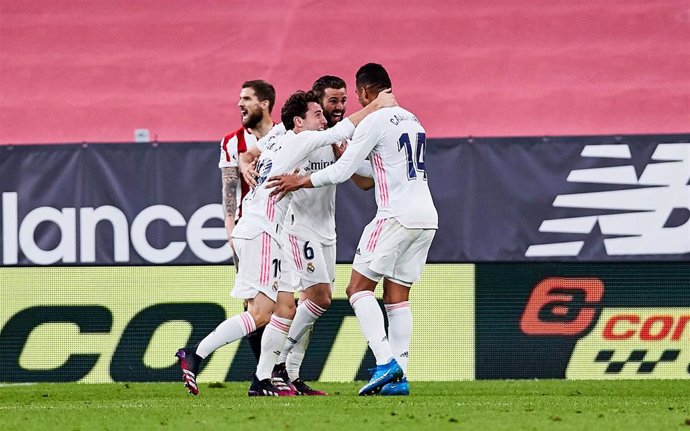 Nacho Fernández celebrando su gol en el Real Madrid-Athletic con Odriozola y Casemiro