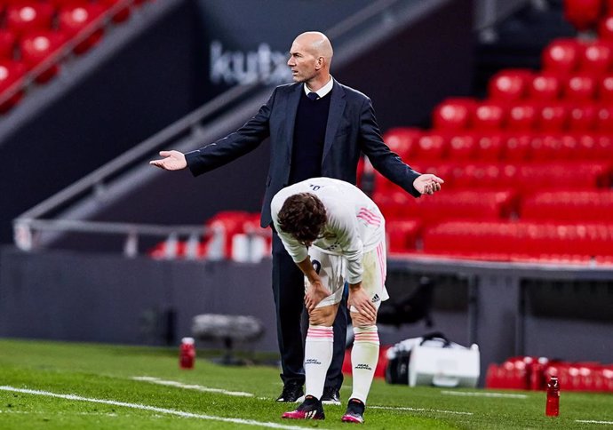 Zinédine Zidane protesta una jugada en el Athletic-Real Madrid de LaLiga Santander 2020-2021