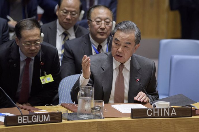 Archivo - HANDOUT - 25 September 2019, US, New York: Chinese Foreign Minister Wang Yi speaks at the Security Council meeting on Cooperation between the United Nations and Regional and Subregional Organisations in Maintaining International Peace and Secu