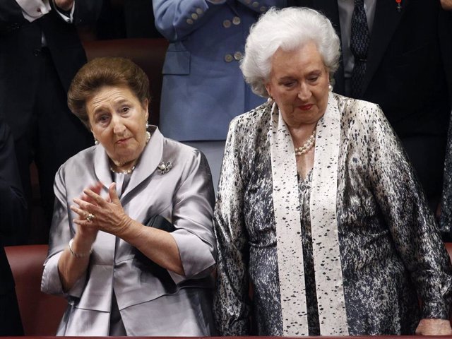 Archivo - Las Infantas Margarita y Pilar el día de la coronación de Felipe VI en 2014