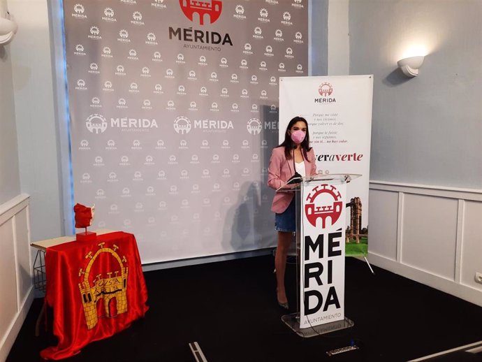 La delegada de Turismo del Ayuntamiento de Mérida, Pilar Amor, en rueda de prensa para presentar la participación de la capital extremeña en Fitur 2021