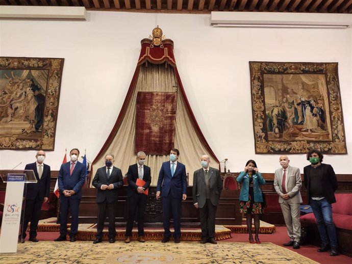 Autoridades en la inauguración del XXIII Congreso Nacional de Historia del Arte en Salamanca.