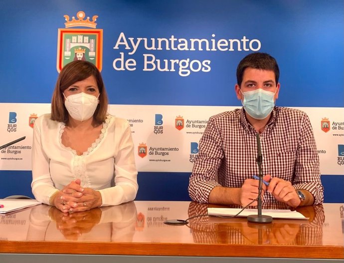 Nuria Barrio, coportavoz del equipo de Gobierno local, y David Jurado, concejal de Hacienda del Ayuntamiento de Burgos.