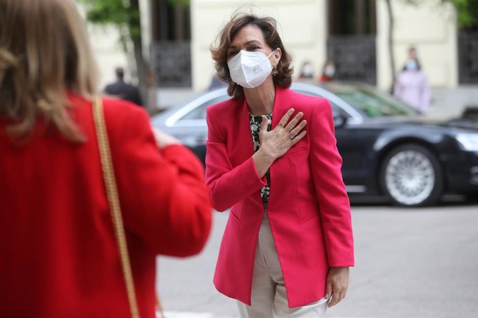 La vicepresidenta primera del Gobierno y ministra de la Presidencia, Relaciones con las Cortes y Memoria Democrática, Carmen Calvo, a su llegada a una jornada literaria sobre Emilia Pardo Bazán en la Real Academia Española, a 13 de mayo de 2021, en Madr