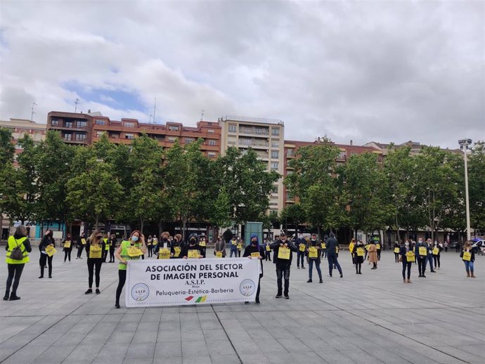 Protesta sector de la imagen personal en Logroño en el Ayuntamiento