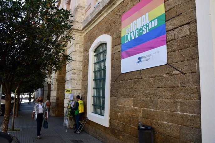 Rechazo a la homofobia, la transfobia y la bifobia en la fachada de Diputación