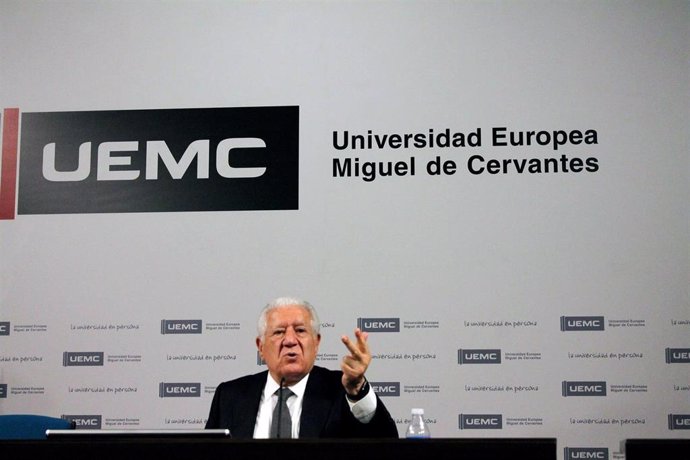 Luis Bassat inicia su ciclo de charlas en la UEMC.