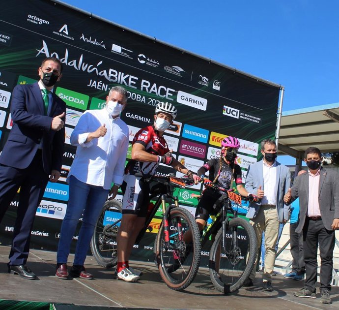 Salida de la primera etapa de la XI Andalucía Bike Race.