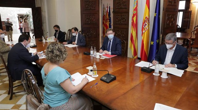 Reunión de seguimiento de las ayudas de la Generalitat para los sectores económicos más afectados por la Covid-19