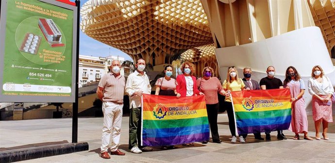 Presentación de la campaña contra la homofobia y la transfobia en Las Setas de la Encarnación