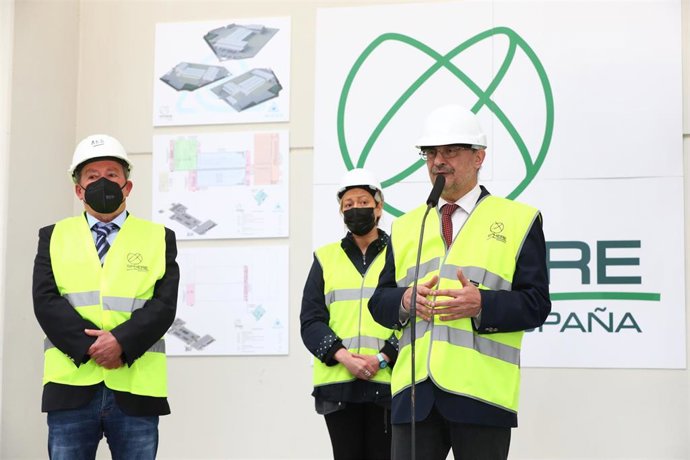 El presidente de Aragón, Javier Lambán, visita las obras de la instalación de la empresa del grupo Sphere en Pedrola.