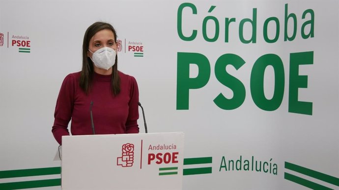 Archivo - La secretaria de Movimientos Sociales y Diversidad del PSOE-A de Córdoba, Teresa Romero, en la sede de su partido.
