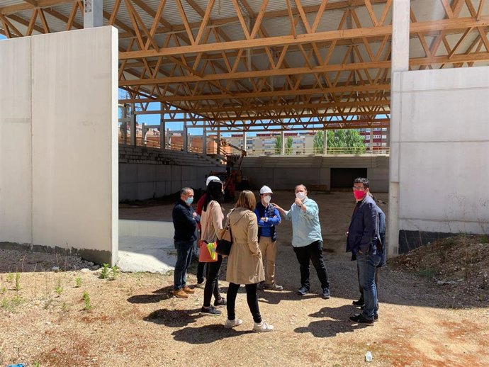 Bustos visita las obras de Allúe Morer.