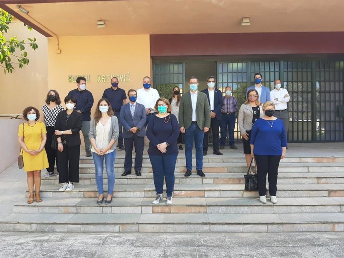 El alcalde de Palma, Jose Hila; el rector de la UIB, Lloren Huguet y la vicepresidenta y consellera insular de Cultura, Patrimonio y Política Lingüística, Bel Busquets en la inauguración de la exposición 'Palma City Labs' en el Museo Krekovic.