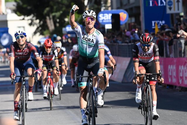 Peter Sagan (BORA-Hansgrohe) gana la décima etapa del Giro de Italia 2021, disputada entre L'Aquila y Foligno sobre 139 kilómetros