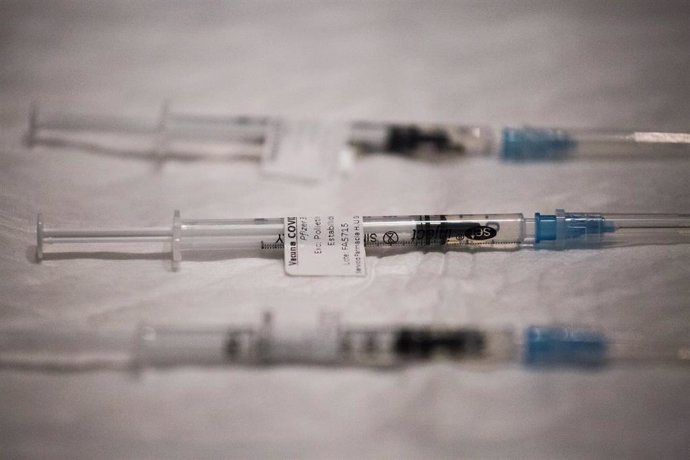 Varias dosis de la vacuna de Pfizer en el Hospital Universitario de Getafe, a 17 de mayo, en Getafe, Madrid (España). La Comunidad de Madrid ha comenzado hoy a vacunar a personas entre 50 y 55 años en los hospitales públicos de la región, el Wizink Cent