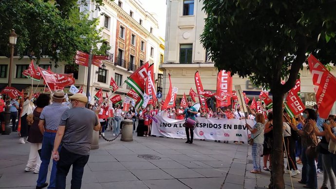 Concentración este lunes 17 en Sevilla contra los despidos en BBVA