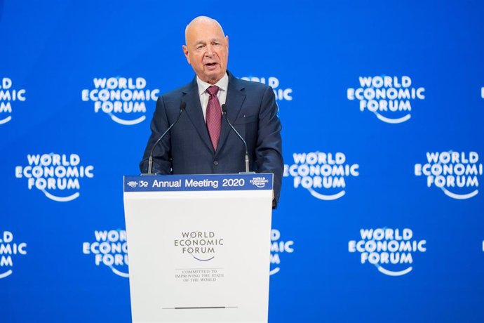 Archivo - HANDOUT - 23 January 2020, Switzerland, Davos: Executive Chairman of the World Economic Forum Klaus Schwab speaks during the plenary session of UN Secretary-General Antonio Guterres at the 50th World Economic Forum annual meeting. Photo: Boris