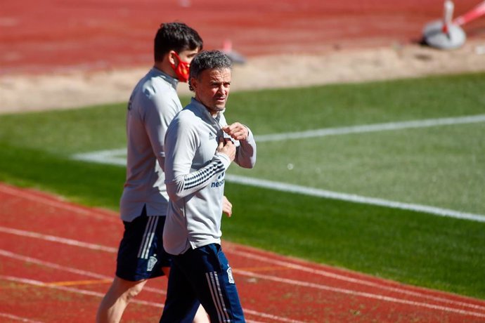 Archivo - Luis Enrique Martínez sale a un entrenamiento de la selección española en la Ciudad del Fútbol de Las Rozas