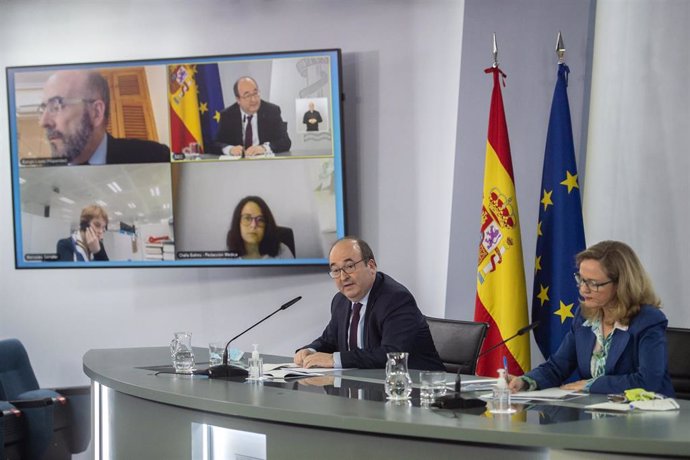 El ministro de Política Territorial y Función Pública, Miquel Iceta, y la vicepresidenta segunda y ministra de Asuntos Económicos y Transformación Digital, Nadia Calviño en una rueda de prensa, a 17 de mayo de 2021, en Madrid (España).  