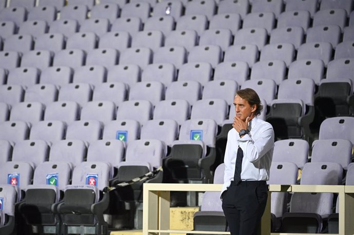 Archivo - 04 September 2020, Italy, Florence: Italy coach Roberto Mancini stands on the sidelines during the UEFA Nations League A, Group 1 soccer match between Italy and Bosnia and Herzegovina in the Stadio Artemio Franchi. Photo: Massimo Paolone/Lapre
