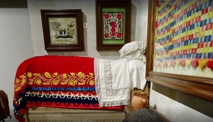 El Museo Etnográfico Textil Pérez Enciso de Plasencia se une a la celebración del Día de los Museos con una muestra de dechados bordados