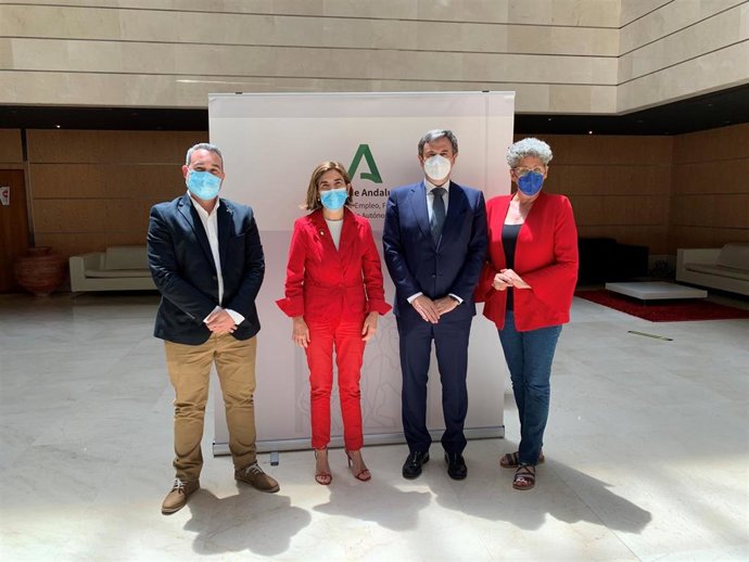 Javier López, director autonómico de Click_A de Cruz Roja Españolaa; Rocío Blanco, consejera de Empleo;  Rafael Sánchez, director general de Endesa en Andalucia, Extremadura, Ceuta y Rita Mateos, secretaria general de Afammer.