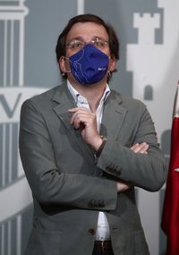 Almeida acusa al Gobierno de ser "el campeón de las devoluciones en caliente" y le pide política "seria" en inmigración