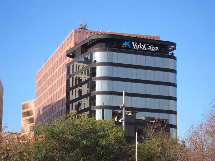 Archivo - Oficinas de VidaCaixa, en una imagen de archivo