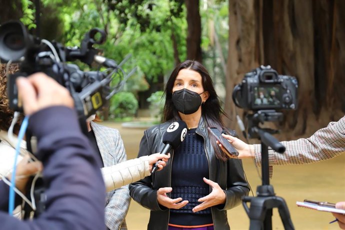 Ruth Merino atiende a los medios en Les Corts