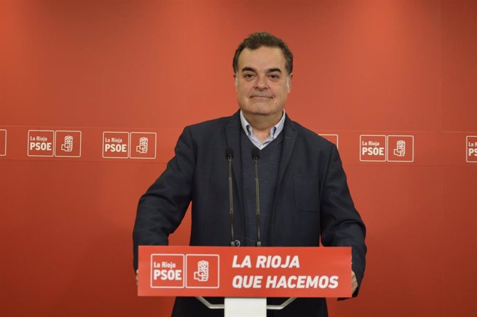 El diputado del PSOE, Juan Cuatrecasas, en comparecencia de prensa