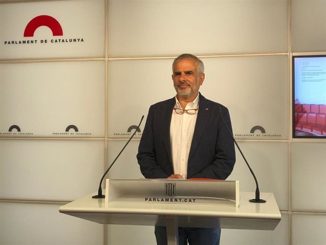 El líder de Cs en Catalunya, Carlos Carrizosa, en rueda de prensa en el Parlament el 18 de mayo de 2021.
