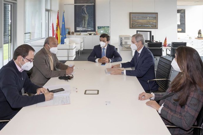 El Consejero De Industria, Turismo, Innovación, Transporte Y Comercio, Javier López Marcano, Recibe A Representantes De La Empresa EDP.