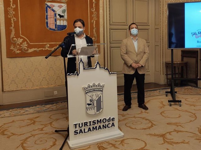 El portavoz del Grupo de Ciudadanos y concejal de Turismo, Fernando Castaño, en rueda de prensa este martes.