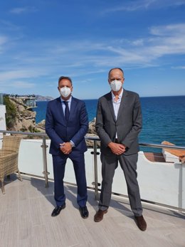 El nuevo vicepresidente ejecutivo de Aehcos, Javier Hernández, a la izquierda; junto al presidente de los hoteleros de la Costa del Sol, José Luque.