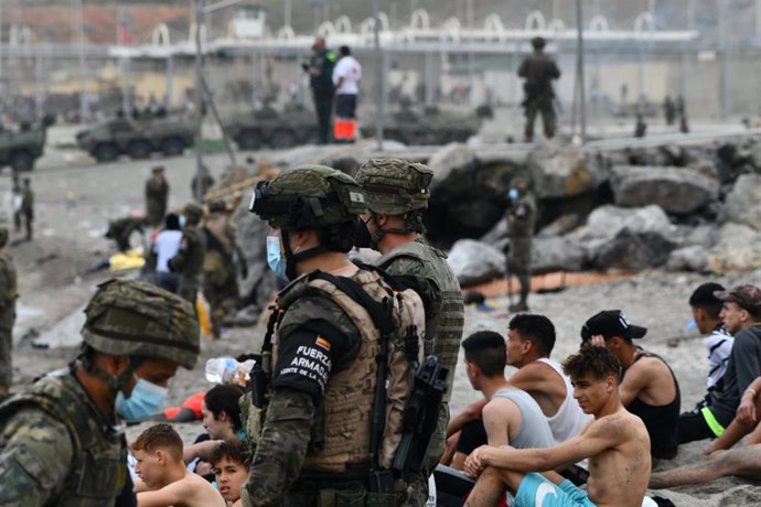 El Ejército español devuelve en caliente a los migrantes que han entrado por Ceuta