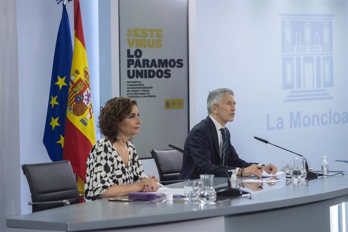 La ministra portavoz y ministra de Hacienda, María Jesús Montero, y el ministro del Interior, Fernando Grande-Marlaska, comparecen en rueda de prensa