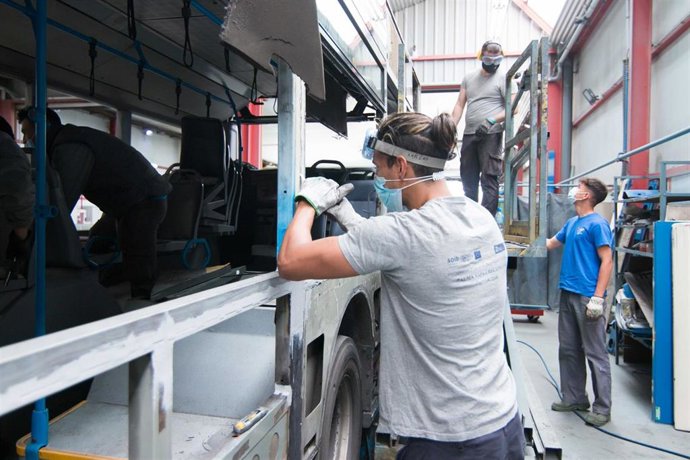 Alumnos de los programas Palma Chapa y Mecánica de PalmaActiva.