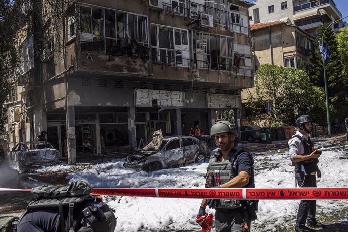 Daños causados por el impacto en Israel de un proyectil disparado desde la Franja de Gaza