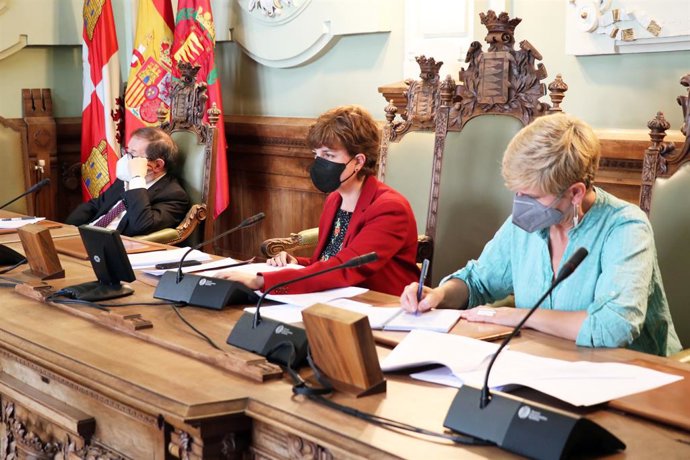 Consejo de Administración de Aquavall, presidido por la concejal de Medio Ambiente y Desarrollo Sostenible, María Sánchez.