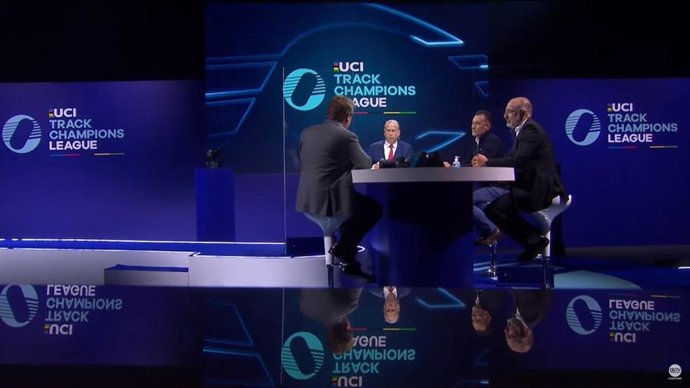 El conseller de Turismo y Deportes del Consell de Mallorca, Andreu Serra, durante la presentación oficial de la UCI Track Champions League.