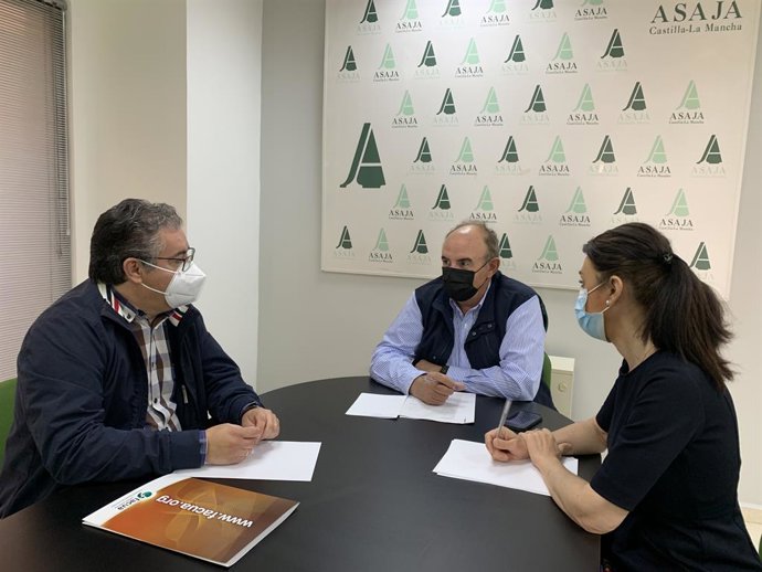 ASAJA CLM traslada a los consumidores el problema al que se enfrentan los productores cuando se les paga a resultas