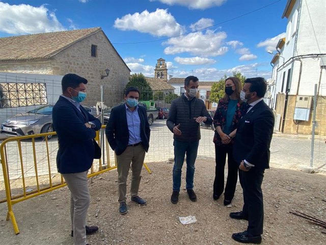 Adán, en una visita a la antigua iglesia de Santa Ana en Porcuna.