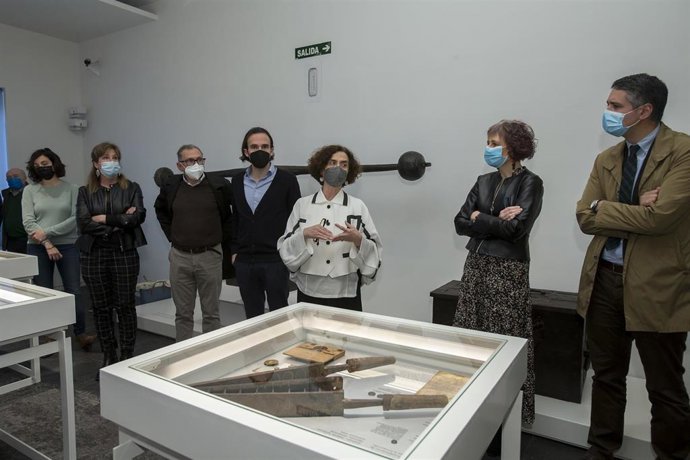 Visita de la consejera Esnaola a las nuevas salas del Museo de Navarra.