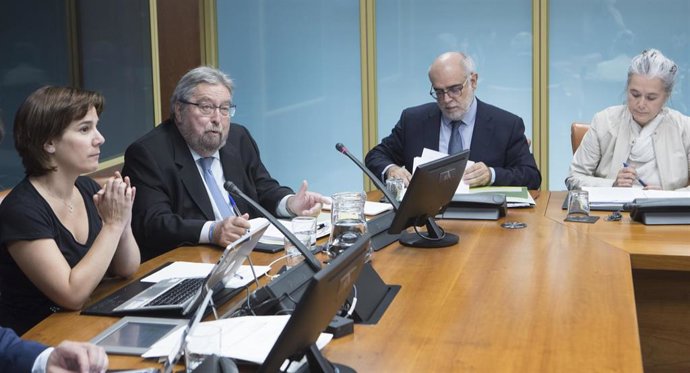 Archivo - El ararteko, manuel lezertua, comparecen en la Comisión de Empleo, Políticas Sociales y Juventud