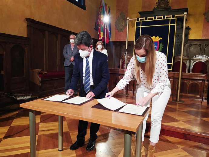 Gobierno de Aragón y Ayuntamiento de Huesca quiere que la ciudad sea referente nacional en materia de montaña y nieve.