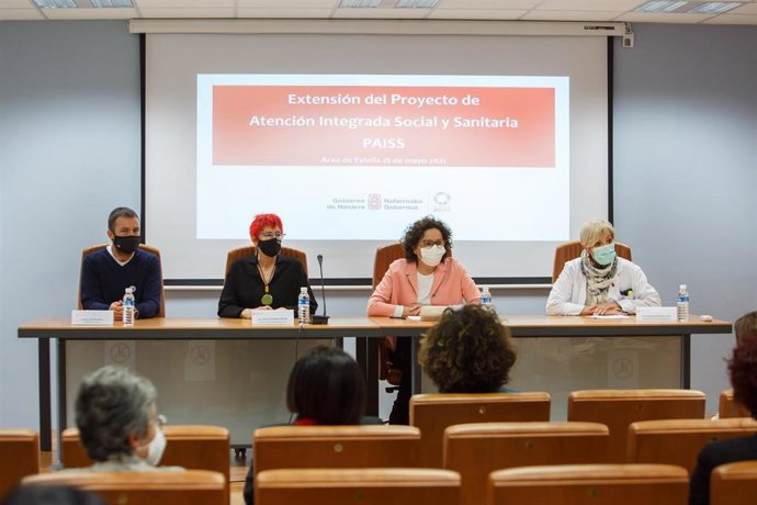 El alcalde de Estella, Koldo Leoz; las consejeras Induráin y Maeztu y la gerente del Área de Salud de Estella, Yolanda Montenegro