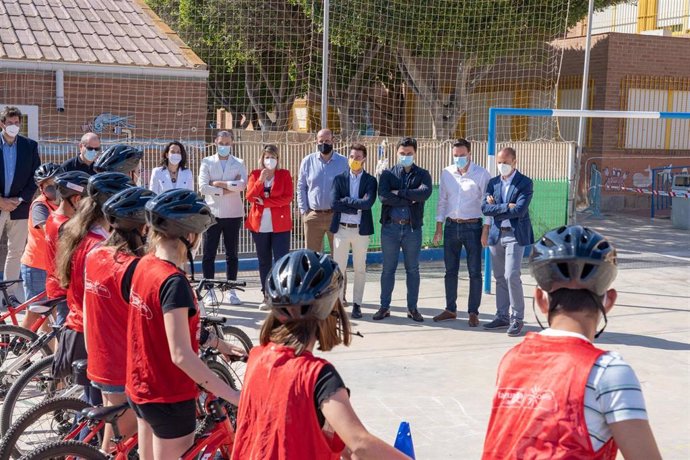 La Vuelta Junior Cofidis arranca en Murcia su décima edición con las Aulas Ciclistas.