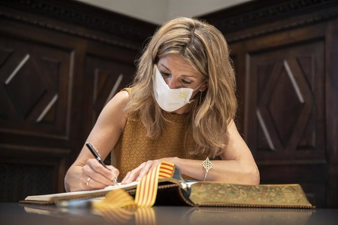 La vicepresidenta tercera del Gobierno y ministra de Trabajo y Economía Social, Yolanda Díaz, durante su visita al Ayuntamiento de Valncia. 