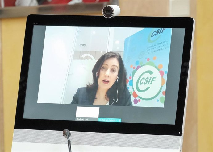 La presidenta del sector autonómico de Educación de la Central Sindical Independiente y de Funcionarios (CSIF), Elena García, interviene de forma telemática en comisión parlamentaria.